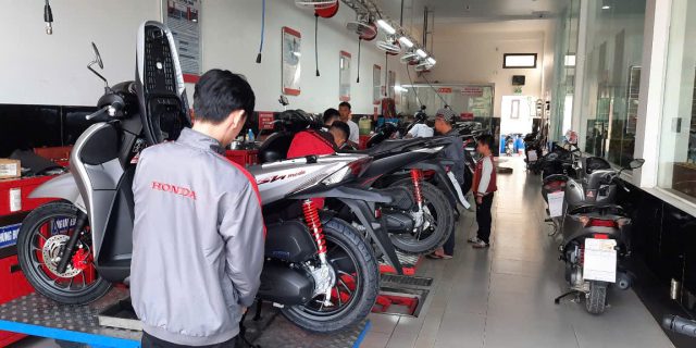 -Khi khách hàng làm dịch vụ tại Head Phúc Thanh thay thế phụ tùng với hóa đơn 300.000Đ sẽ được giảm 5% trên tổng hóa đơn.